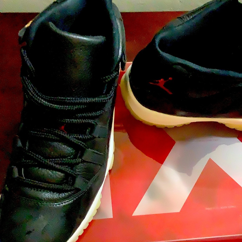 Men’s Jordan sneakers size 9